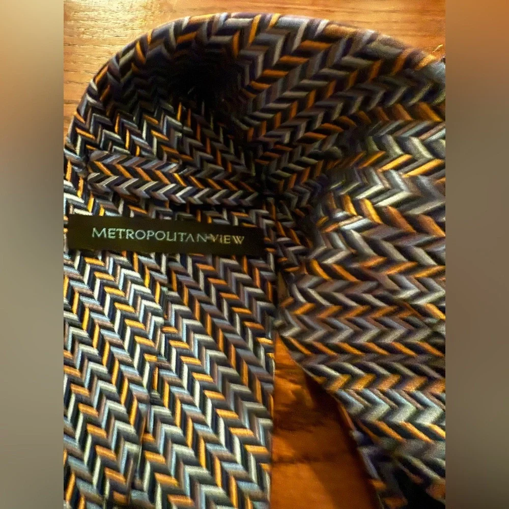 Elegant Metropolitan View Chevron Patterned Men's Tie